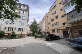 4-комнатная квартира, 77 м2, этаж 4 / 5, на продажу в Таганроге, улица Дзержинского, 152-1